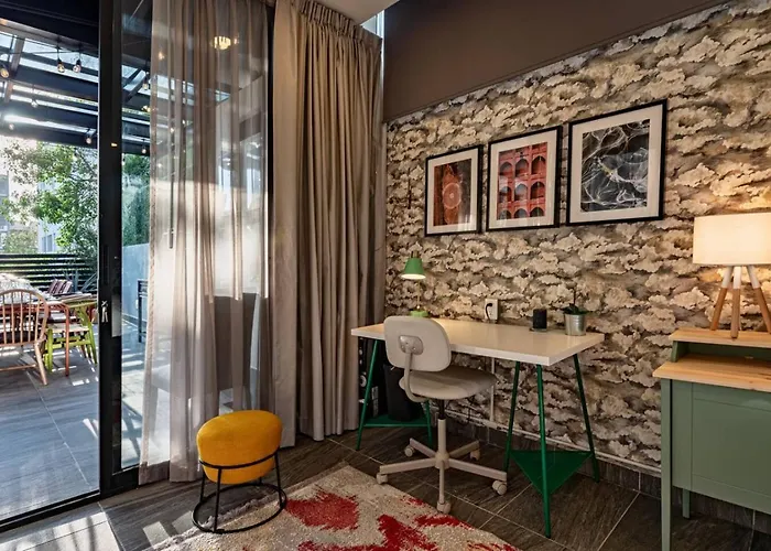 Stylish Roma Sur With Rooftop Lounge & Bbq